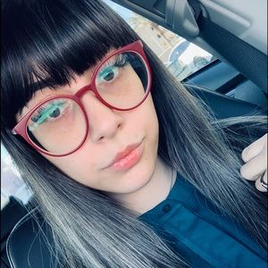 Meet your Posher, Cassandra